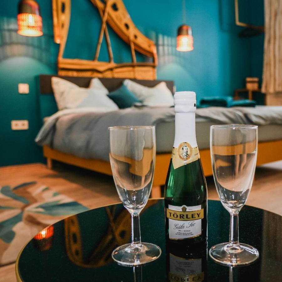 Family Room,1535994148:JPEG