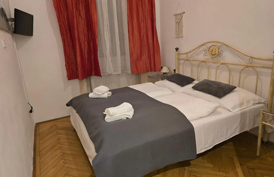 Budapest B&B Bed And Breakfast-1