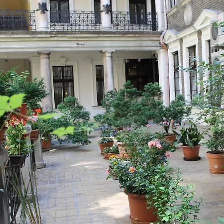 Omega Guesthouse Budapest-3