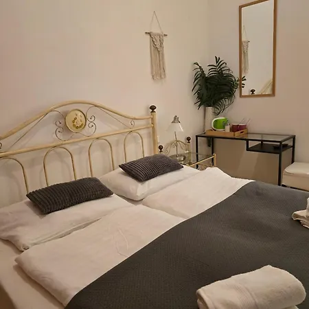 Budapest B&B Bed And Breakfast-2
