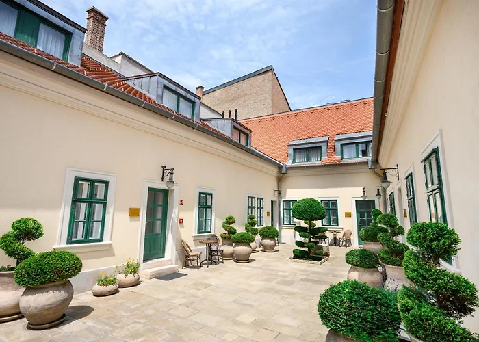 Luxury hotel only: Maison Bistro & Hotel